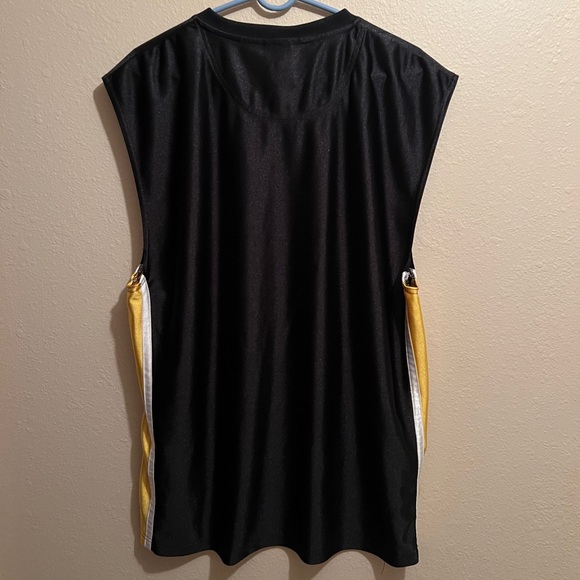 XL Pro Edge Iowa Hawkeye Tank - Picture 3 of 3